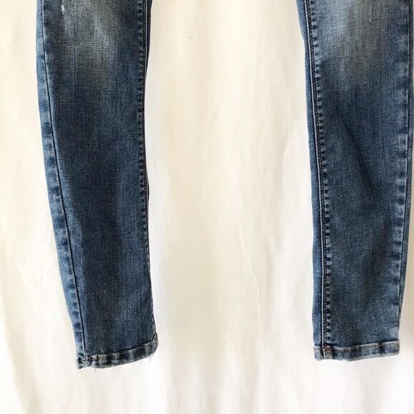 Zara medium wash distressed skinny jeans  Size 2 - Picture 5 of 10
